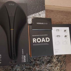 Fizik Saddle - Fizik Aliante Versus EVO 00 Large sz